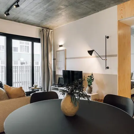 Azenhas - 1 Bedroom And Parking In Santo Antonio ליסבון